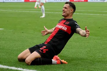 Pemain tengah Granit Xhaka menjaringkan gol kedua Leverkusen dalam kemenangan 5-0 mereka ke atas Werder untuk mengesahkan kejuaraan Bundesliga pertama mereka. 