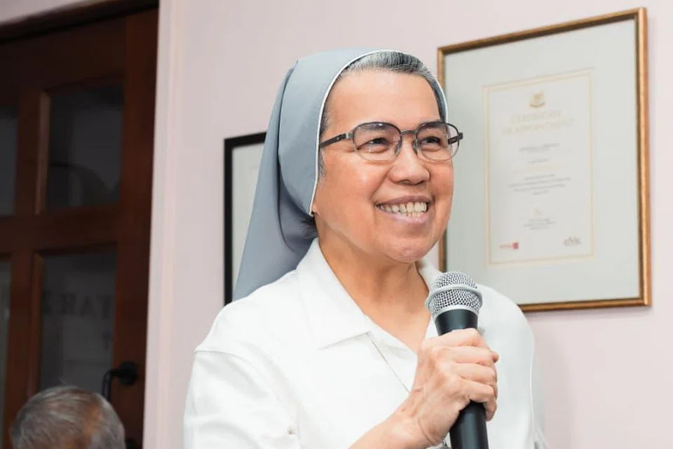 Sister Theresa Seow, yang mewakili Gereja Katolik, di acara iftar antara agama anjuran Persatuan Bertindak Ginjal Bagi Masyarakat Islam (MKAC) di ibu pejabat persatuan itu di Telok Kurau pada 4 Mac.