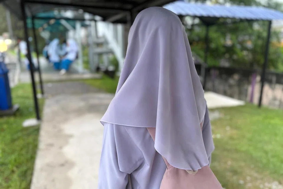 Pelajar Tingkatan Dua, Amanda (bukan nama sebenar), 14 tahun, akui kurang seronok untuk ke sekolah kerana sering diejek dan dibuli rakan di sekolah termasuk pelajar yang tidak dikenali.