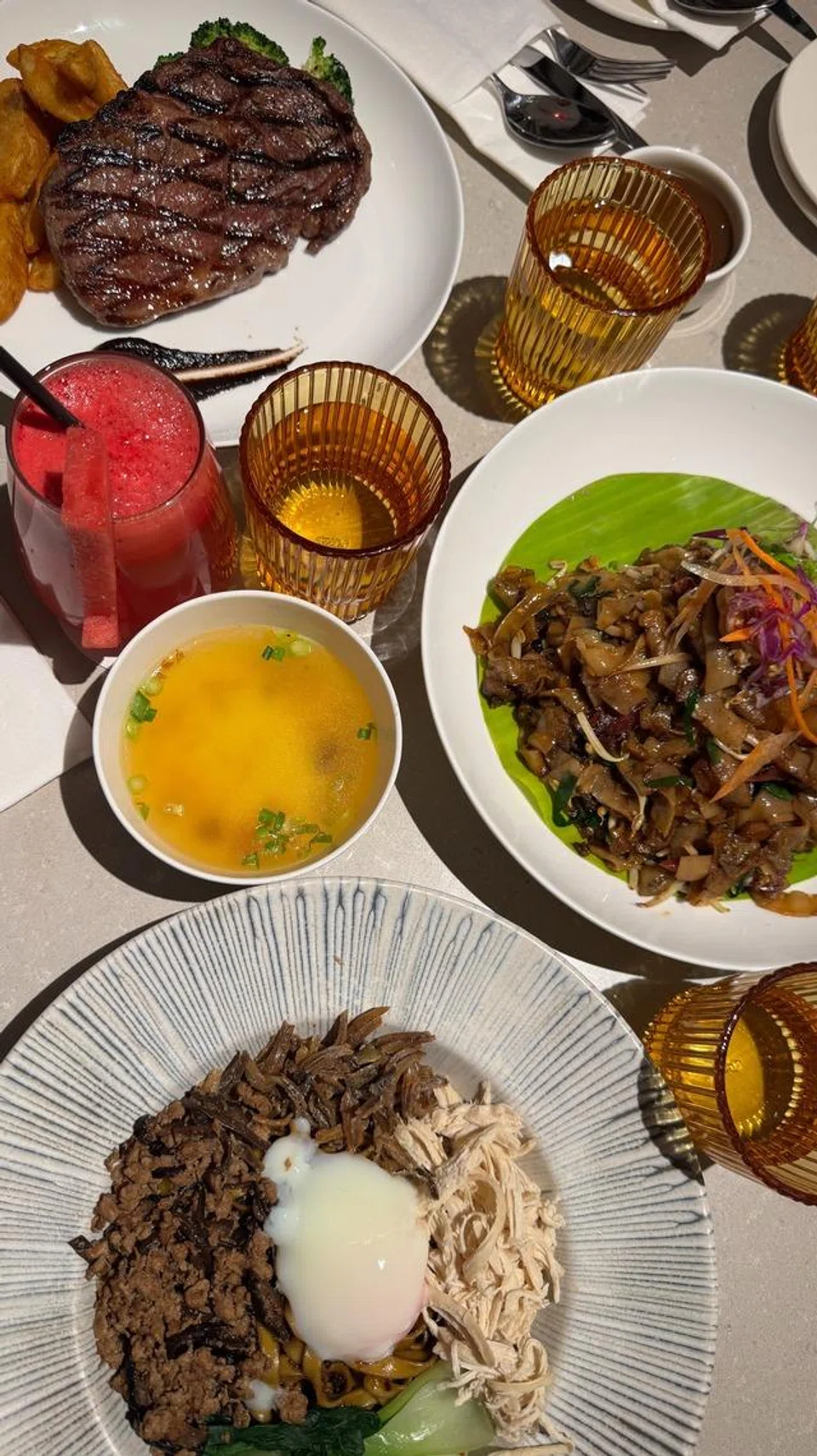 Makanan dari Daily Social dan Soo Noodles.