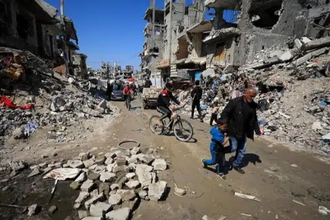 Hamas mengharapkan rundingan segera untuk fasa gencatan senjata selanjutnya di Gaza, manakala Israel mahu melanjutkan fasa pertama. 