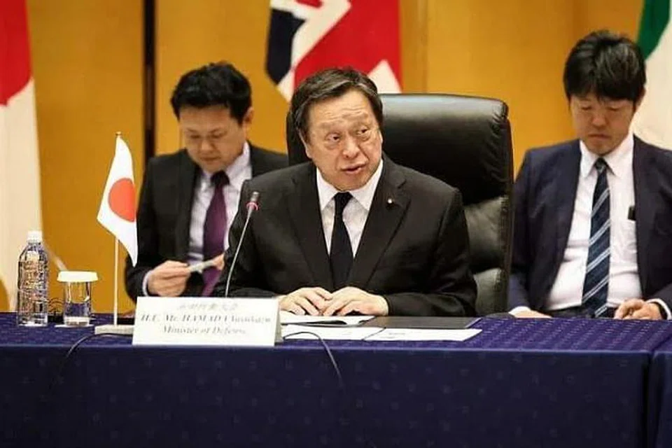 SEDIA BERTINDAK: Menteri Pertahanan Jepun, Encik Yasukazu Hamada, telah memerintahkan tentera negaranya membuat persiapan yang perlu dalam menghadapi ancaman Korea Utara. - Foto