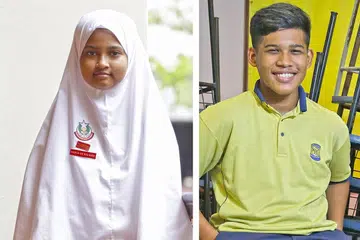 DAPAT TUMPUAN: Murid Madrasah Alsagoff Al-Arabiah, Khadhijah Muhammad Sayeed, yang mengambil PSLE dari katil hospital dan Ariel Heriyanto Salim, yang mengambil peperiksaan itu buat kali kedua, antara laporan yang kerap dikongsi pembaca di Facebook. - Foto-foto BH oleh AZMI ATHNI, JEREMY KWAN