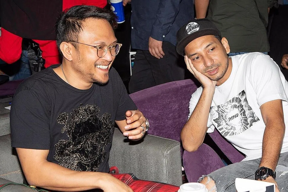 GANDINGAN SERASI: Shaheizy Sam (kiri) dan Zizan Razak saling melengkapi dalam filem aksi Polis Evo 2 yang menguji ketangkasan fizikal dan mental mereka sekali gus. HARYANI ISMAIL