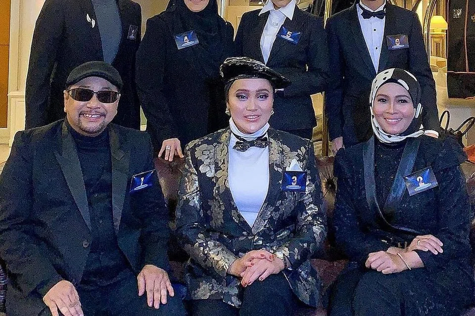 BAHANG PENTAS LEBIH TERASA: Sebab utama tujuh peserta mara ke peringkat akhir adalah kerana tujuh juara GV bagi musim sudah iaitu (berdiri dari kiri) Hady Mirza, Aishah, Noryn Aziz, Naqiu, (duduk dari kiri) Ayai, Azharina dan Siti Nordiana, bakal dilibatkan sama dalam segmen duet. - Foto INSTAGRAM NORYN AZIZ 