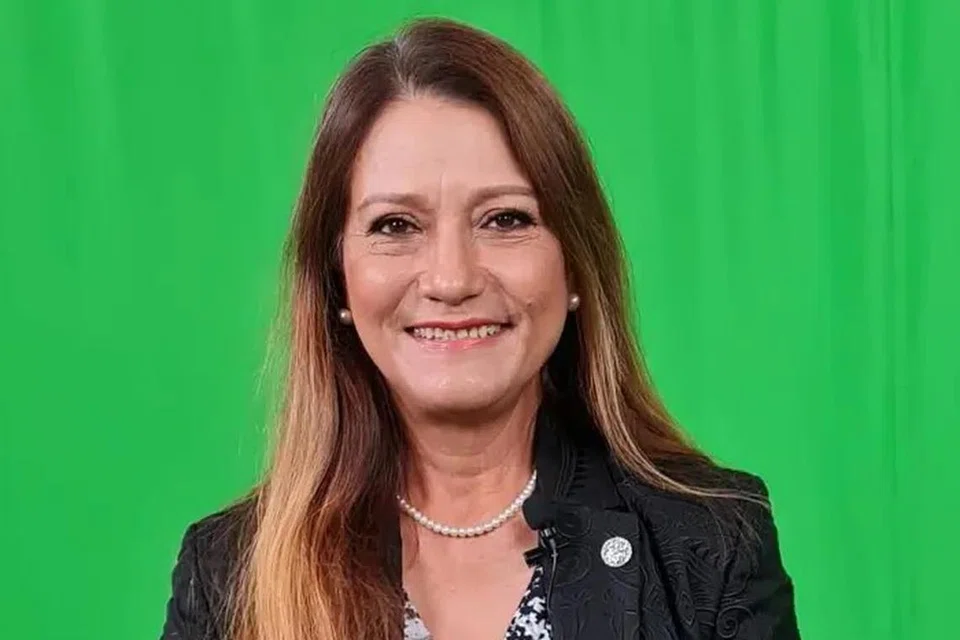 Lagu ‘Oh Papaku’ yang dimuatkan dalam album pertama Datuk Yasmin Yusuff, ditujukan Datuk Dr Johari Salleh buat ayahnya, Mohd Salleh Mohamed.