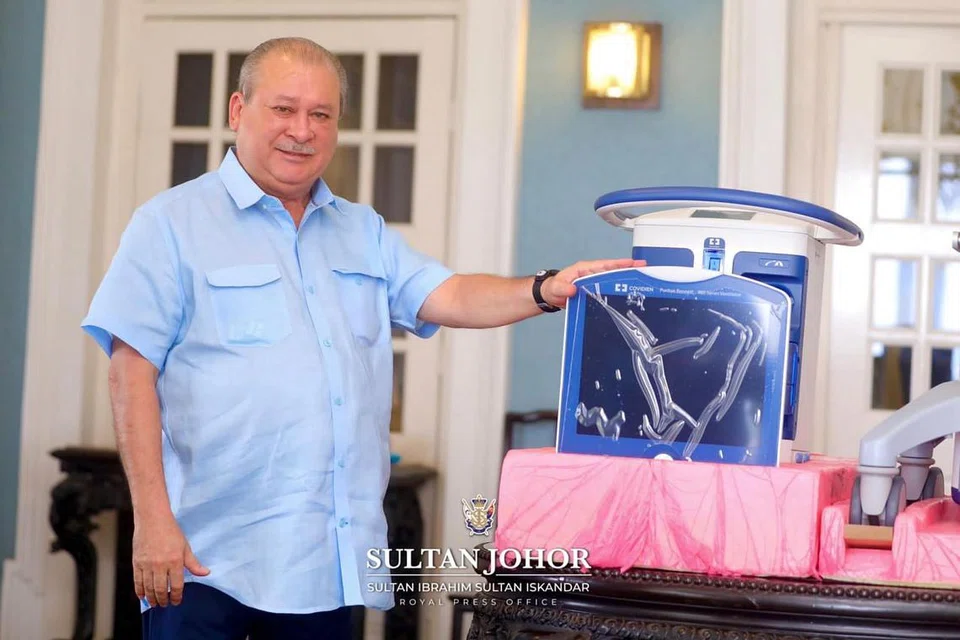 MANFAAT RAKYAT: Sultan Johor, Sultan Ibrahim Ibni Almarhum Sultan Iskandar bertitah, sebanyak 42 ventilator berkenan akan diagihkan kepada hospital-hospital kerajaan di seluruh Johor mengikut keperluan oleh Pengarah Kesihatan Johor.