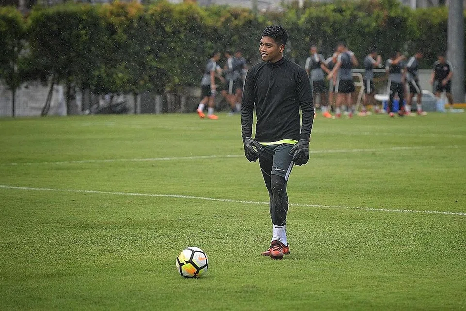 PANDANG KE HADAPAN: Izwan berkata beliau tidak lagi suka 'bermain-main' dan berazam untuk menjalani latihan dengan serius untuk melanjutkan kerjayanya sebagai pemain bola sepak. - Foto fail