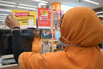 Baucar Majlis Pembangunan Masyarakat (CDC) yang diperkenal semasa pandemik Covid-19 melanda, meskipun dapat membantu dalam menangani kos sara hidup, tidak seharusnya disifatkan oleh warga sebagai habuan kekal dalam Belanjawan negara.