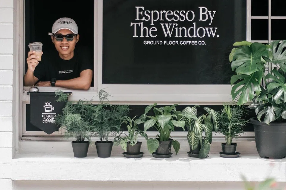 Konsep menjual kopi daripada tingkap HDB-nya di Pasir Ris menarik perhatian di media sosial seperti TikTok pada 2022.