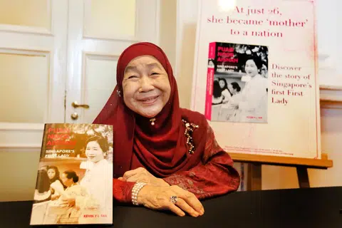 Puan Noor Aishah merupakan tunggak sokongan yang teguh kepada Presiden Yusof Ishak sepanjang tempoh perkhidmatnya dari tahun 1959 hingga 1970. 