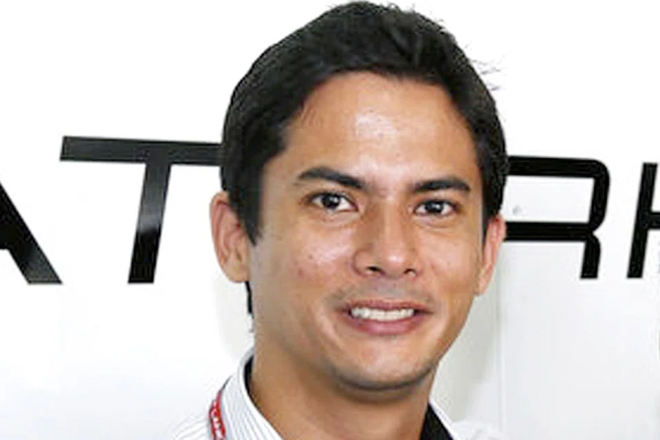 "Daim begitu berbakat sekali... beliau membuktikannya dalam siri perlumbaan Caterham tahun lalu... sekalipun dengan latihan dan pengalaman yang sedikit, beliau berjaya memenangi kesemua perlumbaan yang disertainya dan menjuarai siri itu. Tidak syak, F4 China lebih kompetitif tetapi jika Daim dapat menyesuaikan diri dengan kereta barunya itu... juga dengan litar baru... saya tidak fikir pemandu berbakat seperti Daim akan menghadapi masalah besar untuk menyerlah." - Alex Yoong (gambar atas), bekas pemandu pertama Malaysia dalam F1 semasa menyertai pasukan Minardi di Grand Prix Italy pada 2001.