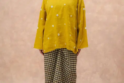 Baju kurung Kedah daripada butik Whimsigirl ini menjadi pilihan unggul untuk Hari Raya ini.