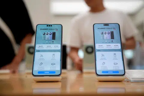 CARI GANTI: Huawei semakin berupaya cari pembekal teknologi 5G tempatan selepas Amerika Syarikat melarang syarikat Amerika mengirimkan peralatan 5G kepada China.