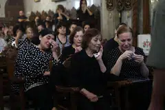 Penganut Kristian Palestin berkabung atas kematian Saad Salameh dan Foumia Ayyad, yang terbunuh dalam serangan Israel ke atas Gereja Holy Family di Bandar Gaza, semasa upacara pengebumian mereka di Gereja Saint Porphyrius pada 17 Julai 2025. Tiga orang terbunuh dalam serangan Israel ke atas satu-satunya gereja Katolik di Gaza pada 17 Julai, menurut kenyataan Patriarki Latin Baitulmakdis.