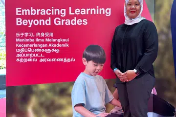 HULUR TENAGA: Keinginan memperbaiki diri dan kemahiran profesionalnya mendorong Cik Iva  Aminuddin mengambil keputusan menjadi fasilitator dalam inisiatif Melakar Hala Tuju Singapura.