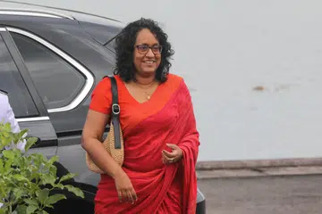 Perdana Menteri Sri Lanka yang baru dilantik, Dr Harini Amarasuriya, tiba di bangunan Parlimen untuk menghadiri istiadat perasmian Parlimen ke-10.