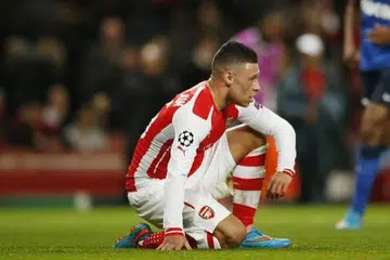 BENTENG 'BUNUH DIRI': Alex Oxlade Chamberlain seperti tidak percaya selepas Arsenal melepaskan gol ketiga, sejurus selepas beliau merapat jurang dalam masa kecederaan.