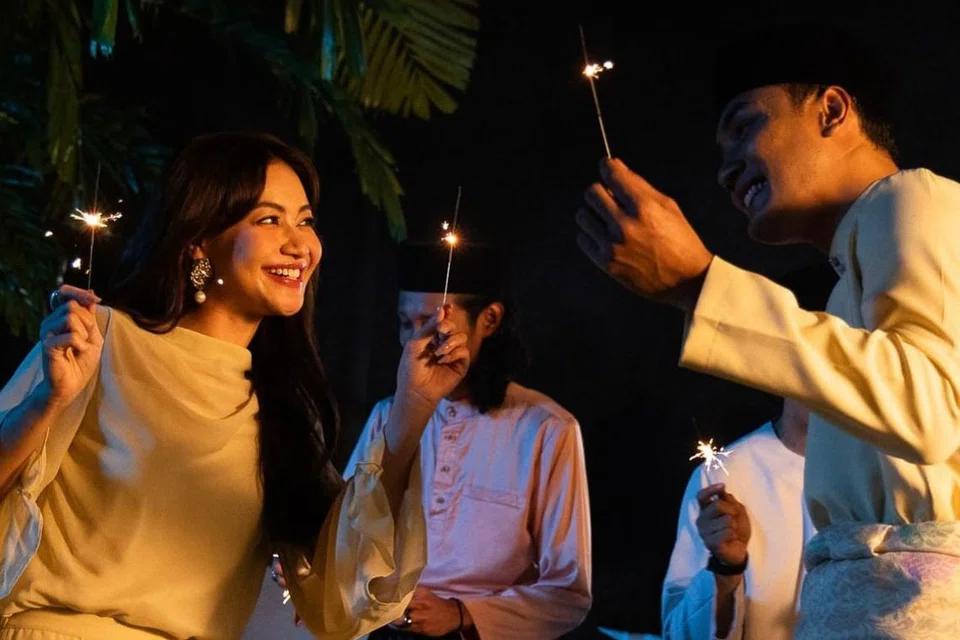 Penyanyi dan komposer, Daiyan Trisha, memberi nafas baru kepada lagu Lebaran di era digital dengan menampilkan seni kata yang mengandungi kata-kata ‘mengurat’. 