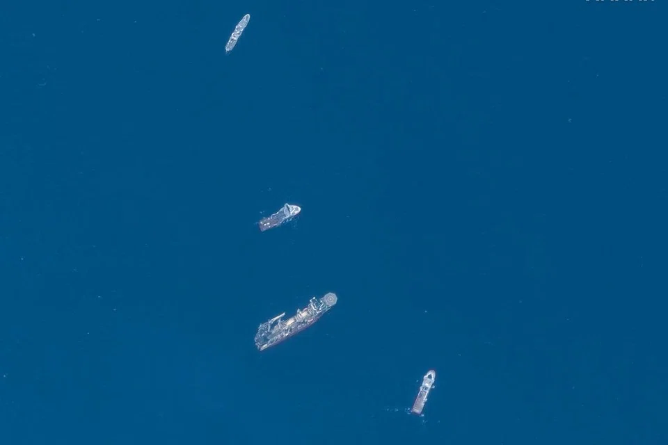 OEPRASI MENYELAMAT: Imej satelit menunjukkan operasi menyelamat sedang dijalankan berhampiran serpihan kapal selam pelancong Titan yang meletup di dasar laut, berhampiran bangkai kapal karam Titanic.  