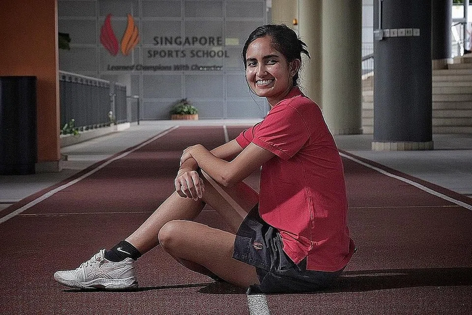 TANAM MINAT MENDALAM: Aqiilah Nissa ingin memasuki bidang kejuruteraan kerana minatnya dalam mata pelajaran Matematik dan Fizik. Beliau antara 23 atlet Sekolah Sukan Singapura yang berjaya mendapat 40 mata ke atas dalam program IBDP. - Foto BH oleh KHALID BABA