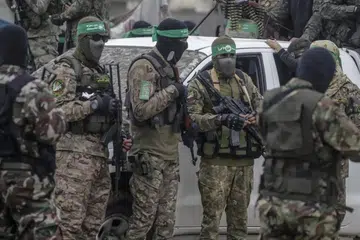 Anggota bersenjata Hamas berkawal di Gaza ketika perbincangan mengenai kemungkinan penyerahan senjata pasukan polis dan keselamatan dalaman sedang berlangsung, dalam langkah yang dilihat sebagai sebahagian usaha ke arah rundingan gencatan senjata dan penstrukturan semula pentadbiran wilayah itu.