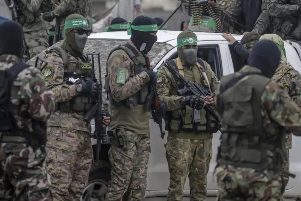 Anggota bersenjata Hamas berkawal di Gaza ketika perbincangan mengenai kemungkinan penyerahan senjata pasukan polis dan keselamatan dalaman sedang berlangsung, dalam langkah yang dilihat sebagai sebahagian usaha ke arah rundingan gencatan senjata dan penstrukturan semula pentadbiran wilayah itu.