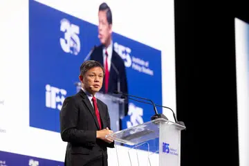 MERITOKRASI: Menteri Pendidikan Chan Chun Sing bercakap mengenai keperluan untuk mentakrifkan semula kejayaan dan meritokrasi di persidangan Institut Kajian Dasar pada 12 Jun 2023.