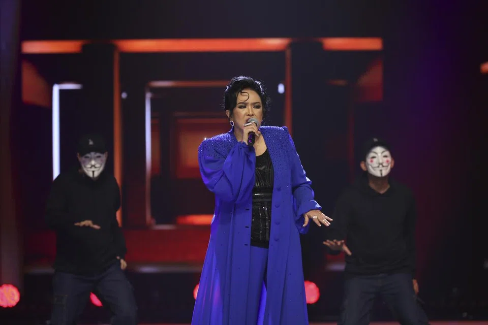 Liza Aziz menampakkan kematangan dan kemantapan vokal yang luar biasa untuk berada di tangga teratas konsert minggu pertama, ‘Gegar Vaganza 11’ (GV11) dengan markah 77.5 peratus.