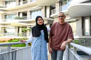 Cik Marina Iskandar de Souza (kiri), 37 tahun, dan ayahnya, Encik Timothy Alexandra de Souza (kanan), 66 tahun, menceburi sektor penjagaan kesihatan pada 2015. 