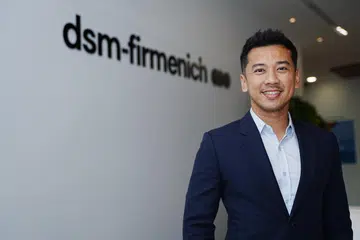 Encik Khairudin Abu Bakar, bermula sebagai jurutera pembuatan selepas berhijrah ke Belanda dan kini memegang jawatan sebagai pengurus jualan serantau apabila beliau kembali ke Singapura pada 2022. 