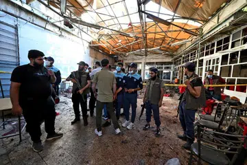 nggota pasukan keselamatan Syria berkumpul di lokasi letupan sebuah kafe di ibu kota Damsyik pada 2 Julai 2026. Sekurang-kurangnya sembilan orang maut manakala 22 lagi cedera selepas satu letupan bom menggegarkan sebuah kafe berhampiran Istana Kehakiman, bangunan penting pemerintah di tengah Damsyik. Insiden itu mencetuskan suasana panik di kawasan yang sibuk dengan orang ramai dan kenderaan.