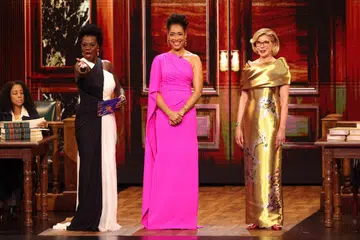 Pelbagai fesyen menarik dapat dilihat semasa acara Anugerah Emmy 2024 pada 15 September. (dari kiri) Pelakon Viola Davis, Gina Torres dan Christine Baranski memakai gaun berbeza semasa di atas pentas untuk menyampaikan anugerah. 
