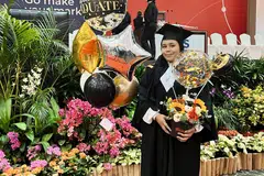 MENCAPAI IMPIAN: Berbekalkan semangat hendak mengubah nasib dan menggapai kehidupan lebih baik buat keluarganya, Cik Nur Friday belajar bertungkus lumus hingga berjaya mendapat ijazah dalam  pendidikan prasekolah daripada Universiti Sains Kemasyarakatan Singapura (SUSS).