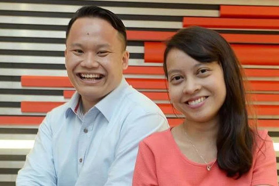 MILIKI KERJAYA HANGAT: Encik Muhammad Faridz Mohd Ridzwan dan Cik Suryani Sortin memilih kerjaya dalam bidang infokom yang kini mempunyai banyak jawatan kosong sedang Singapura memberi tumpuan kepada visinya menjadi Negara Bijak. - Foto TAUFIK A. KADER