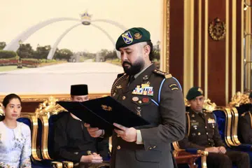 MAJLIS PERTABALAN: Tunku Mahkota Johor, Tunku Ismail Sultan Ibrahim, ditabal sebagai Pemangku Sultan Johor, di hadapan Sultan Johor, Sultan Ibrahim Iskandar, di Istana Bukit Serene, pada 28 Januari.