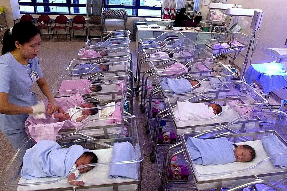 BILANGAN KELAHIRAN BAYI BERKURANGAN: Bilangan bayi yang dilahirkan secara purata merosot daripada 2.02 setiap wanita pada 2010 kepada 1.76 pada 2020, menurut tinjauan Banci Penduduk 2020 yang dikeluarkan Jabatan Statistik Singapura. - Foto fail