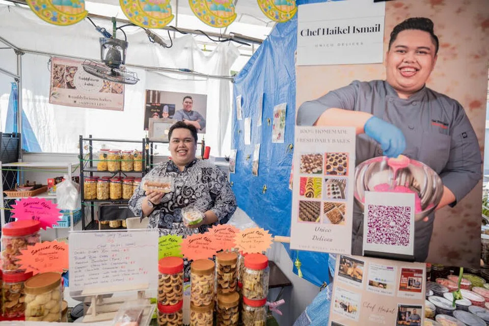 Cef Haikel Ismail melalui jerih payah dan keseronokan menyiapkan pencuci mulut dan kuih-muih Raya yang laris di gerai Bazar Raya Utara di Admiralty.