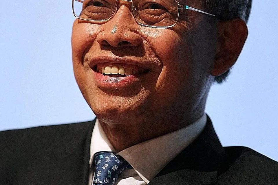 DATUK MUSTAPA MOHAMED: Mengaku melanggar SOP Perintah Kawalan Pergerakan Covid-19 yang melarang makan di kedai makan.