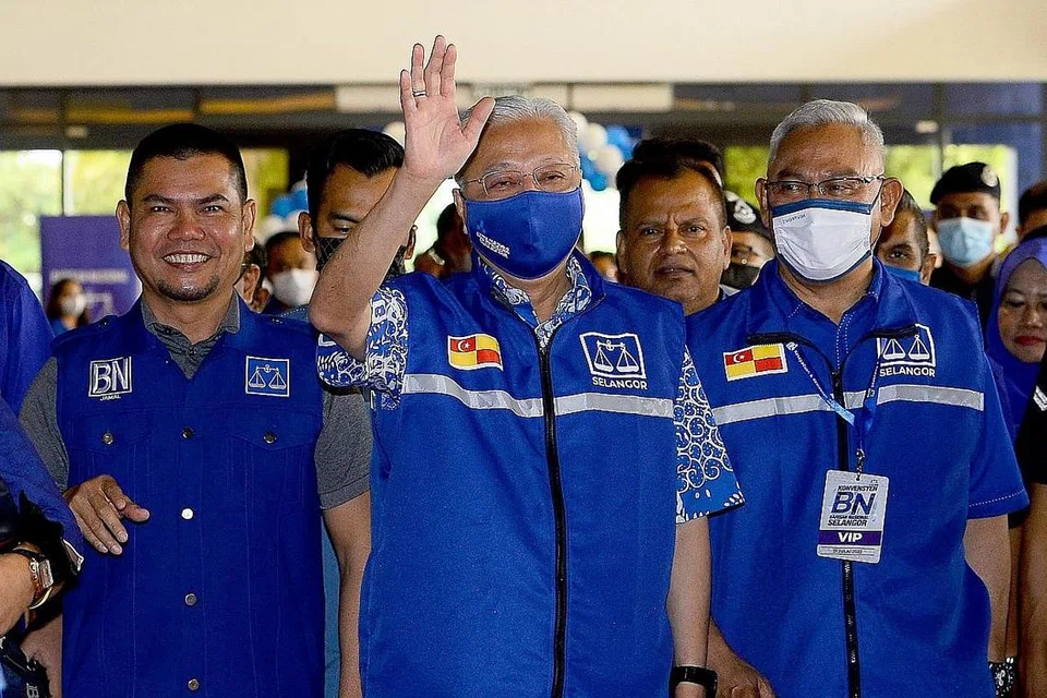 KIAN HAMPIR: Perdana Menteri, Datuk Seri Ismail Sabri Yaakob (tengah), membayangkan pilihan raya umum semakin hampir, tapi tarikhnya masih jadi tanda tanya atas beberapa faktor termasuk musim banjir. - Foto THE STAR PUBLICATION