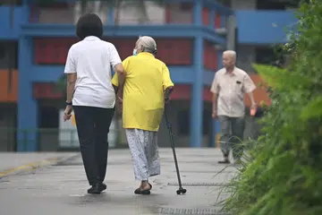 HULUR BANTUAN: Pelbagai cara boleh dilakukan bagi membantu  mangsa penderaan kewangan atau AED.