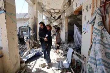 Salah sebuah sekolah yang menjadi tempat tinggal penduduk di Bandar Gaza musnah akibat serangan Israel pada 8 Ogos.