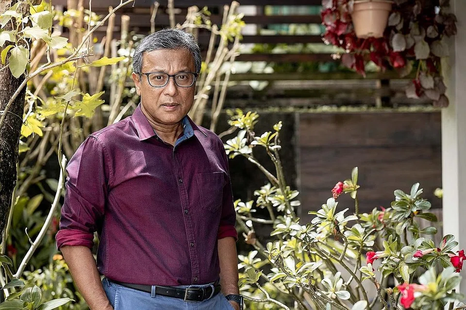 ANUGERAH TERTINGGI: Atas pengorbananannya kepada masyarakat, Encik Alwi Abdul Hafiz telah dianugerahkan Anugerah Jasa Bakti bagi Anugerah Majlis Ugama Islam Singapura (Muis) tahun ini. Beliau merupakan antara sembilan individu unggul yang menerima anugerah tertinggi Muis itu sebagai pemenang Anugerah Jasa Cemerlang dan Jasa Bakti.