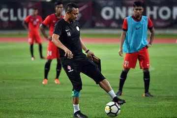 BUAT PERSIAPAN: Pasukan negara pimpinan Fandi Ahmad bakal adakan empat perlawanan persahabatan tidak lama lagi. - Foto BH oleh DESMOND FOO