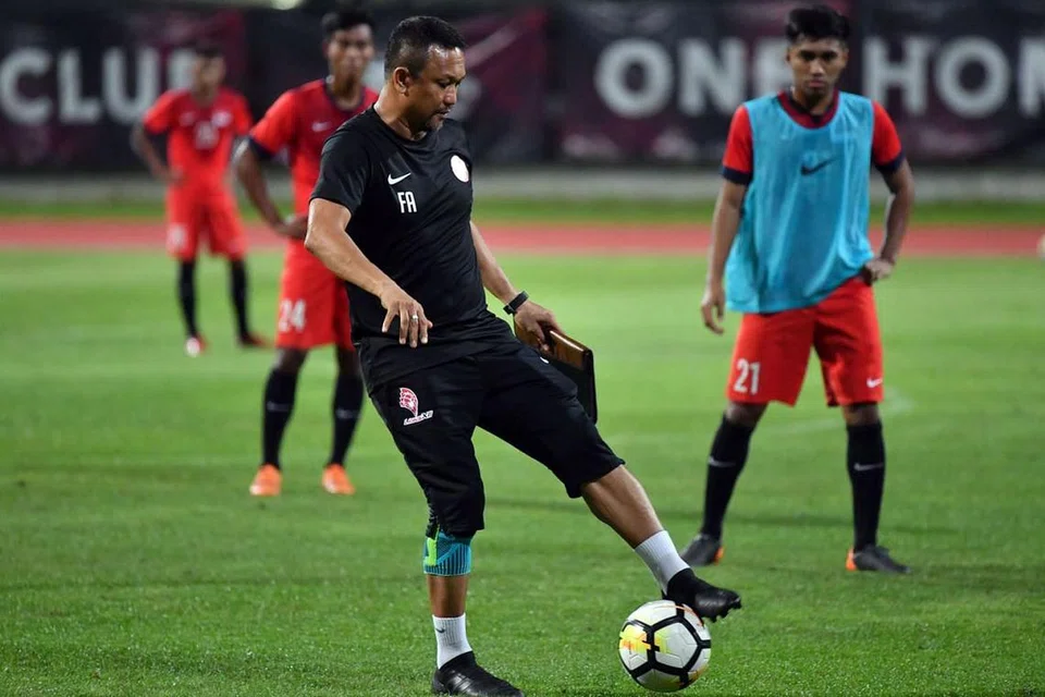 BUAT PERSIAPAN: Pasukan negara pimpinan Fandi Ahmad bakal adakan empat perlawanan persahabatan tidak lama lagi. - Foto BH oleh DESMOND FOO