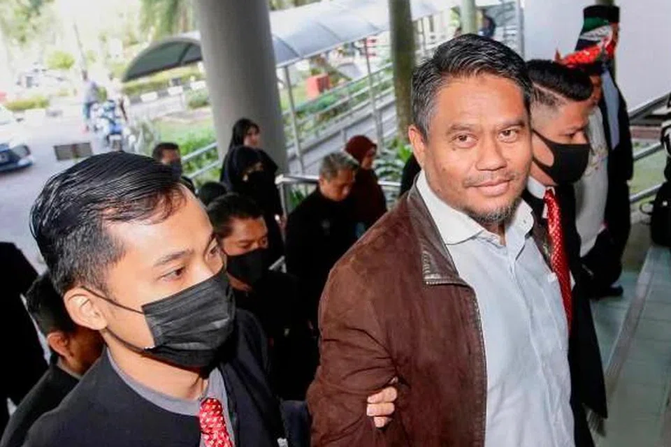 Pengerusi Aman Palestin Berhad (Aman Palestin), Abdullah Zaik (depan) didakwa di Mahkamah Sesyen, Shah Alam, Selangor, pada 15 Februari atas tuduhan pecah amanah, menipu dan terbabit dalam pengubahan wang haram RM39.5 juta ($11.13 juta). Dua yang lain turut didakwa iaitu Ketua Pegawai Eksekutif Aman Palestin, Awang Suffian Awang Piut, dan Pengarah Samudra Champa Sdn Bhd (Samudra Champa), Khairudin Mohd Ali (kededua tiada dalam gambar).