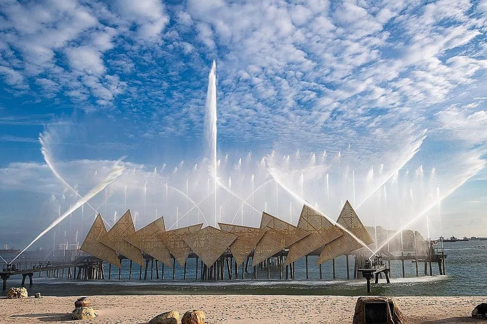 AIR PANCUT SKYJET: Setinggi bangunan 24 tingkat pada 80 meter, persembahan air pancut ini adalah yang tertinggi di Asia Tenggara. - Foto MOUNT FABER LEISURE GROUP