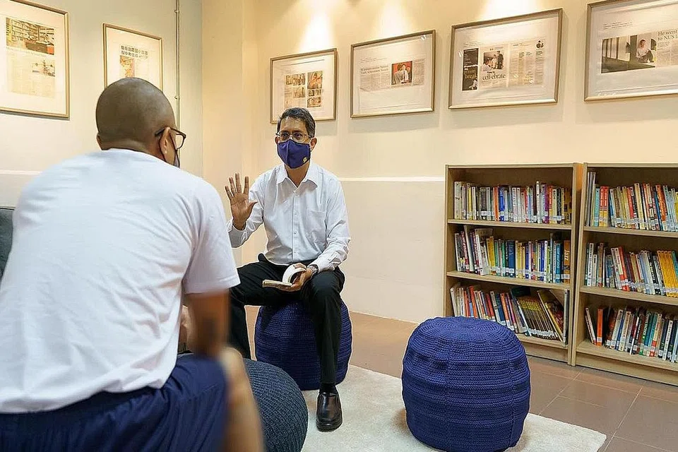 IBU TUNGGAK KEKUATAN: Menurut Profesor Madya Dr Muhammad Faishal Ibrahim, pelajar banduan Frank (nama samaran) berkata ibunya menjadi sumber dorongan dan tunggak kekuatan baginya. - Foto MUHAMMAD FAISHAL IBRAHIM/Facebook