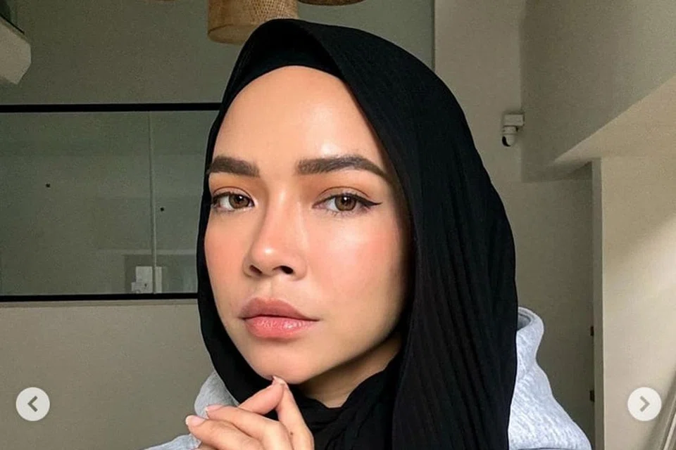 Nora Danish memohon peminat agar tidak menyampaikan pergerakan bekas suami kepadanya kerana mereka telah bercerai.