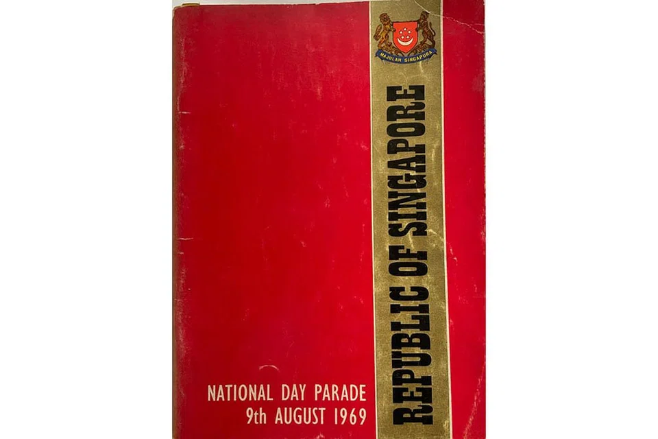 BUKU KECIL HARI KEBANGSAAN: Perarakan Hari Kebangsaan (NDP) 1969 merupakan kenangan manis bagi Cik Mary Ho kerana beliau mengambil bahagian dalam tarian gabungan "The Wheel of Time" sebagai pelajar Sekolah Perempuan Fairfield Methodist. Tarian itu menggambarkan keamanan dan keharmonian kaum di Singapura, dan keazaman pelbagai kaum untuk bekerjasama dan berusaha untuk kewujudan yang bermakna. Ini mengingatkannya kepada nilai murni yang telah diterapkan oleh pemerintah untuk membina masyarakat yang bersepadu. Sumbangan: Cik Mary Ho. - Foto TAMIL MURASU